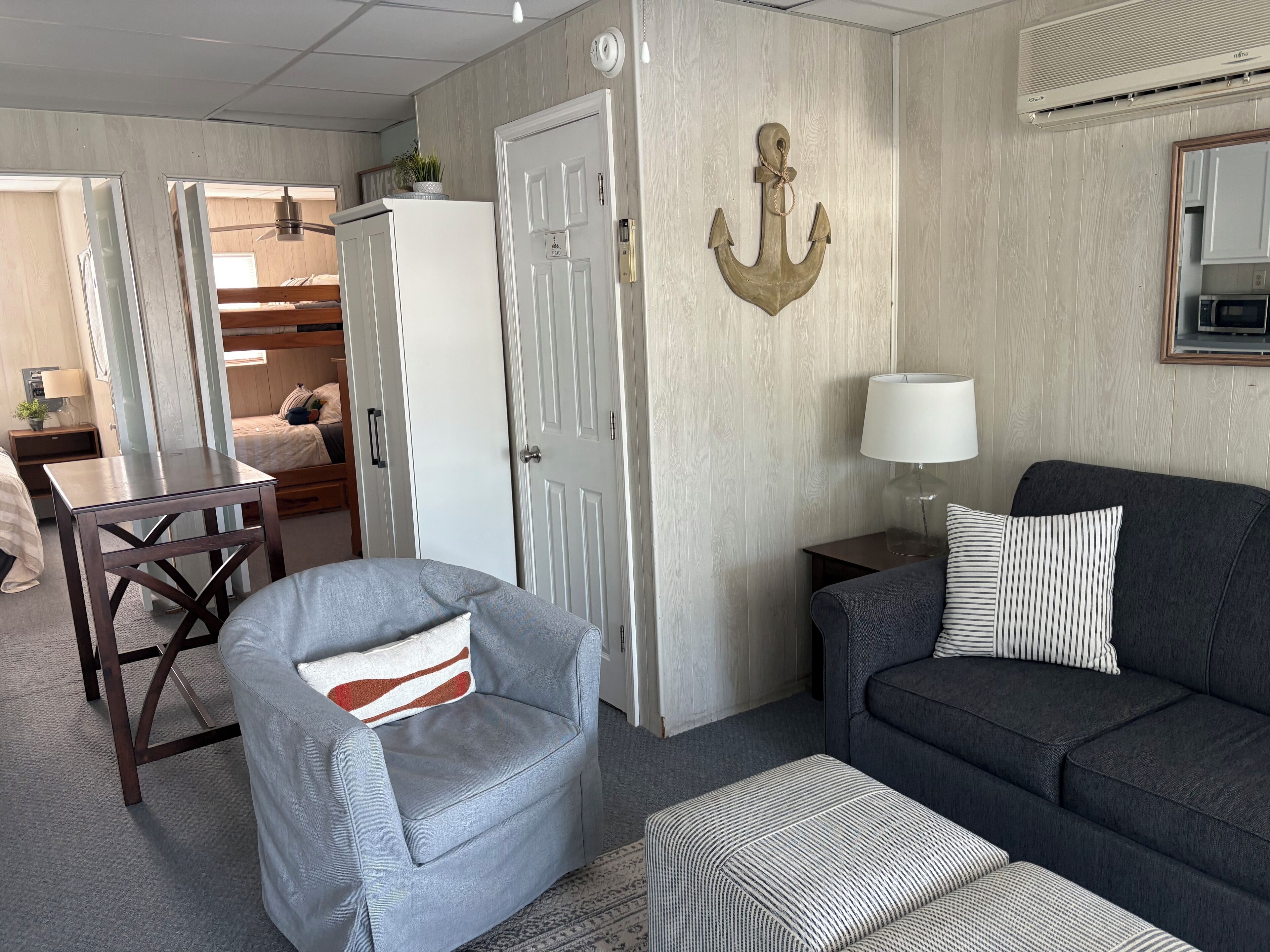 Fernseher, DVD-Player, Stereoanlage