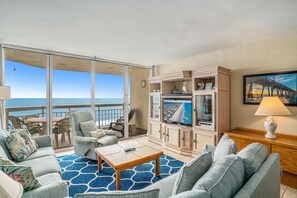 Condo, 3 Bedrooms | Living area