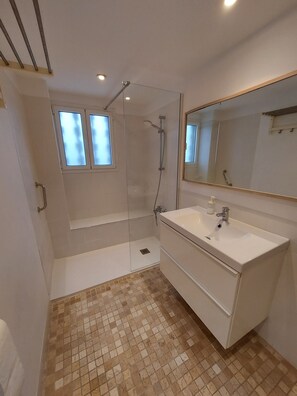 Shower, hair dryer, towels - Fantastic family apartment beside the beach! (Puerto Pollensa)
