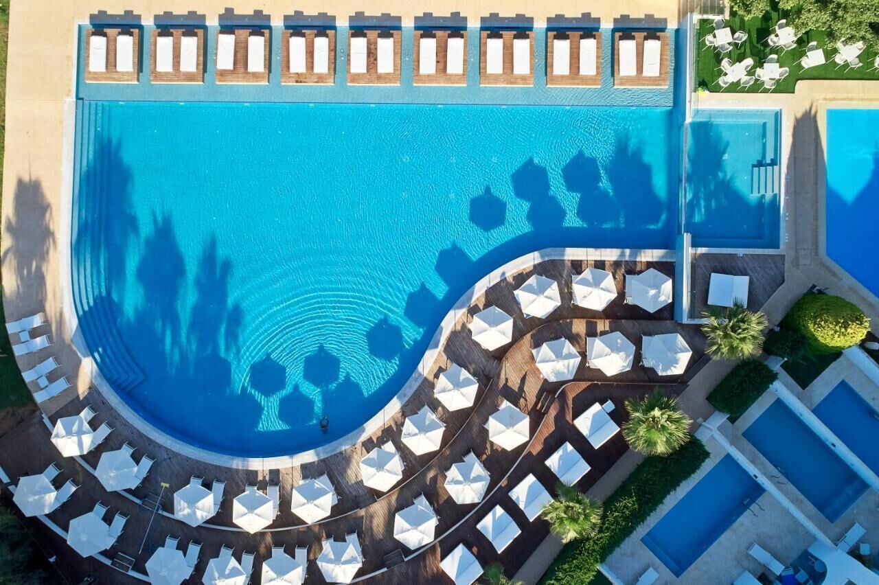 Kauden mukainen ulkouima-allas