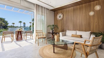 Platinum Penthouse Suite | 2 phòng ngủ, két bảo mật tại phòng, bàn, phòng cách âm