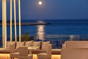 On the beach, white sand, sun loungers, beach umbrellas - So Nice Beach Resort (Ayia Napa)