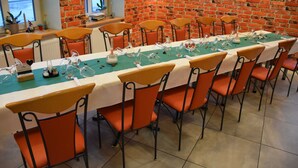 Apartment (One Bedroom Apartment 6) | Restaurant
