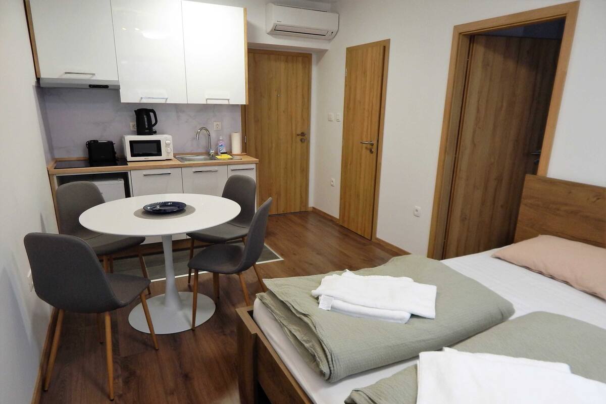 아파트 (One Bedroom Apartment 6) | 내부