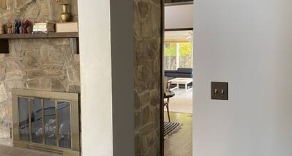 Charming home in Hudson Valley, with a seasonal pool, 2 hours from NYC