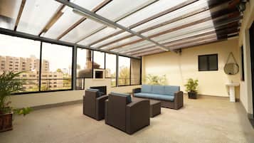 Ropa de cama de alta calidad y escritorio