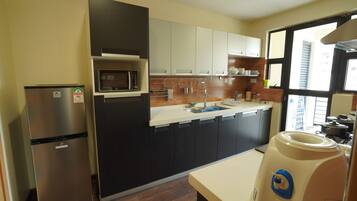 Ropa de cama de alta calidad y escritorio