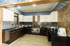 Full-sized fridge, microwave, stovetop, electric kettle