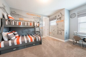 5 bedrooms, iron/ironing board, WiFi, bed sheets