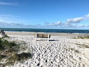 House, 2 Bedrooms | Beach | Beach nearby - Hidden Pearl 2 Bedroom Home by RedAwning (Holmes Beach)