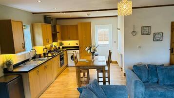 House | Private kitchen | Fridge, microwave, oven, stovetop