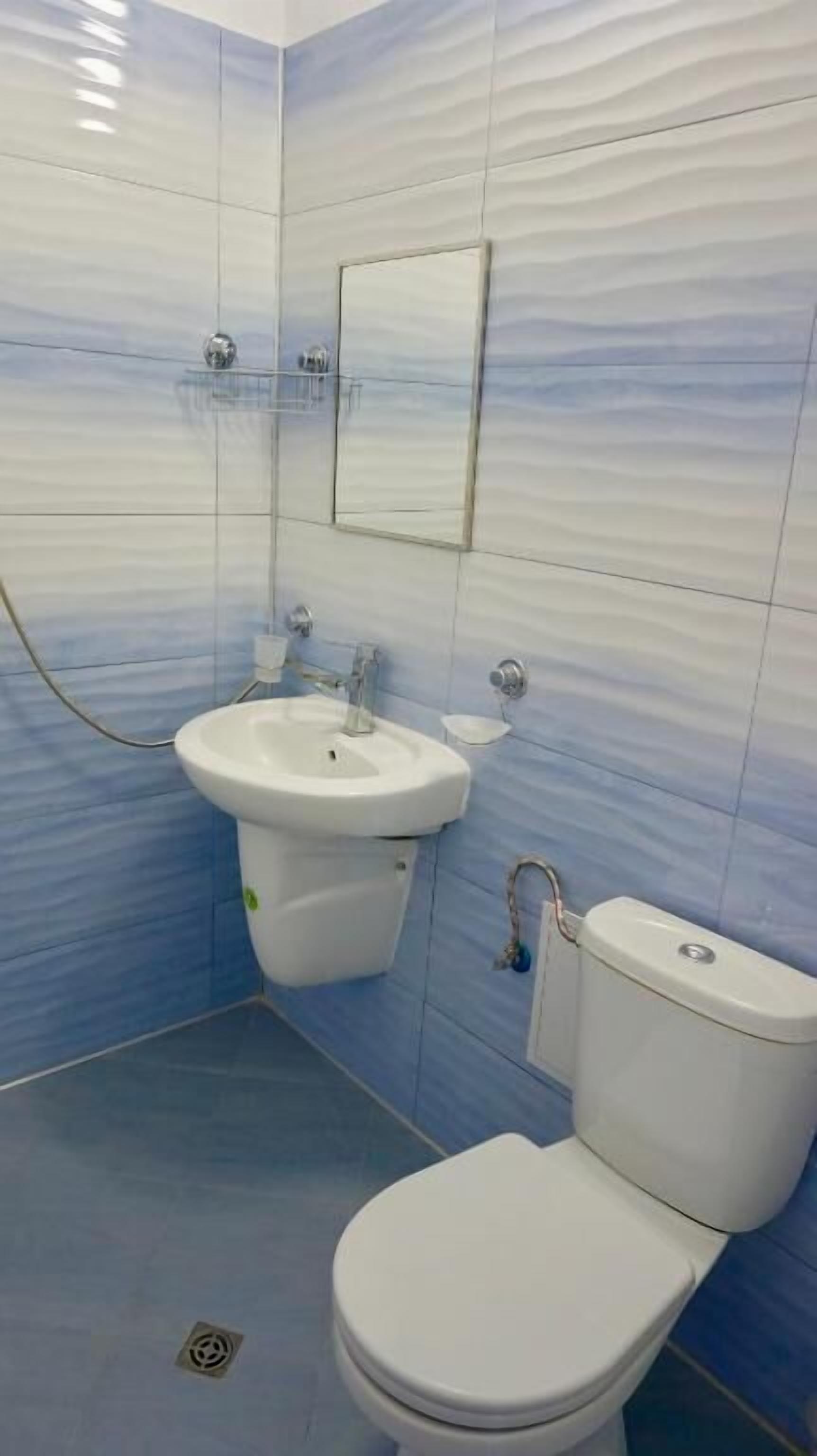 Tremannsrom, fjellutsikt | Bad | Dusj, toalettartikler (inkludert), hårføner og tøfler