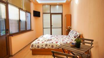 Deluxe-Doppel- oder -Zweibettzimmer, Bergblick | Hochwertige Bettwaren, schallisolierte Zimmer, Bügeleisen/Bügelbrett