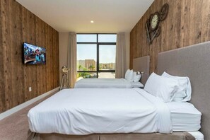 4 bedrooms, iron/ironing board, WiFi, bed sheets