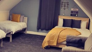 1 bedroom, iron/ironing board, WiFi (free), bed sheets - Atlantic Coast Lodge - In the Heart of all Clare (Quilty)