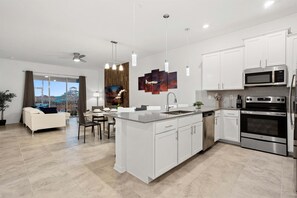 Fridge, microwave, oven, stovetop - Last Minute Disney Getaway! Townhouse with Private Pool. Book Now! #66175 (Orlando)