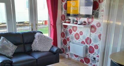 2 Bed-sleeps 4-pets-parking-5 Min to Beach