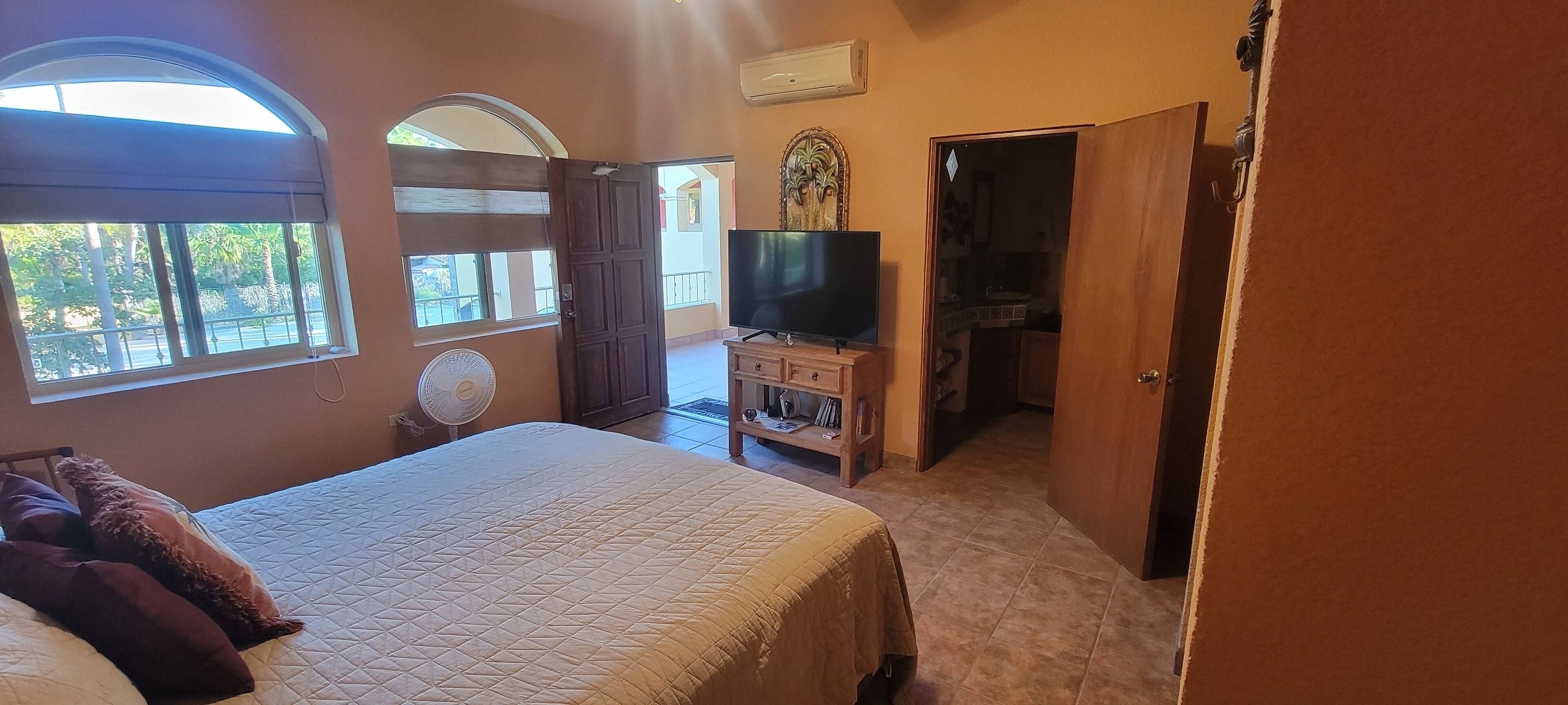 3 makuuhuonetta, työpöytä, silitysrauta/-lauta, Wi-Fi