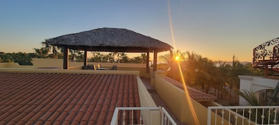 Oceanview Getaway, Large Beach House w/ Pool, Hot Tub & 2 Kitchens