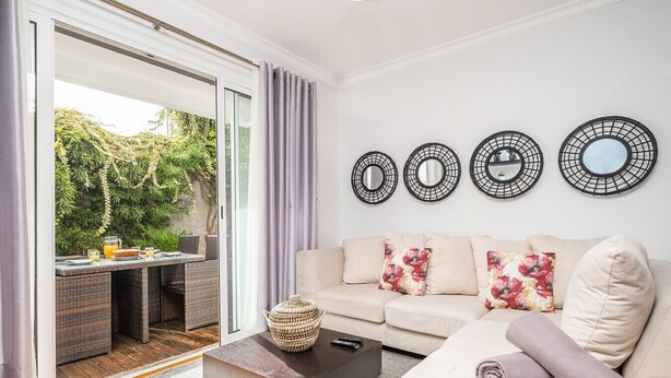 TV - Home to Stay by Madeira Sun Travel (Funchal)