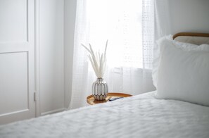 3 slaapkamers, een strijkplank/strijkijzer, reisbedje, gratis wifi