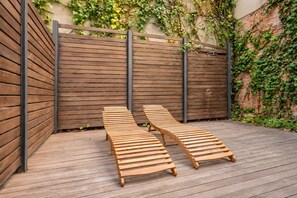 Terrace/patio - Sweett | Girona B2 - Four Bedroom Apartment, Sleeps 10 (Barcelona)