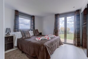 8 bedrooms, desk, iron/ironing board, free WiFi