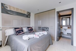 8 chambres, bureau, fer et planche à repasser, Wi-Fi gratuit