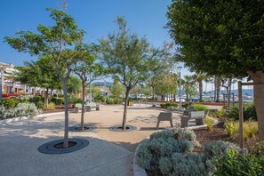 Property grounds - Apartment "Appartement Cavalaire Sur Mer" with Private Terrace, Shared Pool & Wi-Fi (Cavalaire-sur-Mer)