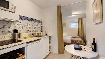 Fridge, microwave, stovetop, coffee/tea maker