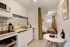 Fridge, microwave, stovetop, coffee/tea maker