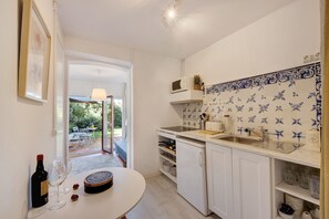 Fridge, microwave, stovetop, coffee/tea maker