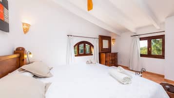 6 soverom, strykejern/-brett, wi-fi (inkludert) og sengetøy