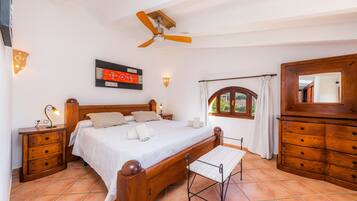 6 habitaciones, tabla de planchar con plancha y wifi gratis