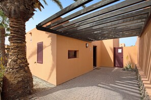Exterior - Vacation Home "La Palmera de la Oliva" with Private Pool & Wi-Fi (La Oliva)