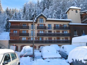 Exterior - Studio Apartment "Les Carroz d'Arâches 4 Personnes" with Mountain View & Balcony (Arâches-la-Frasse)