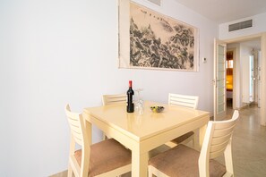 Dining - Apartment "Estrella 2 2 1A Spaniahome" close to the Beach with Shared Pool & Wi-Fi (l'Alfàs del Pi)
