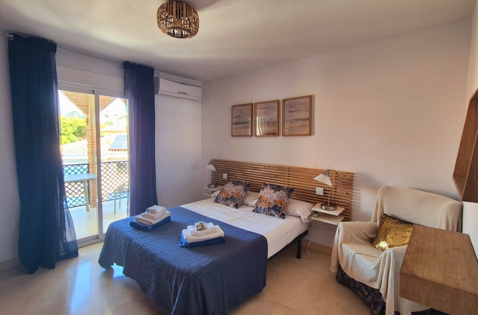 3 slaapkamers, een strijkplank/strijkijzer, gratis wifi, beddengoed