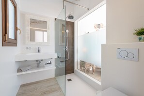 Shower, free toiletries, hair dryer, towels - "Estrella De Mar" with Sea Views, Wi-Fi, and Air Conditioning (Tourist Tax Included) (Felanitx)