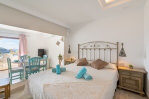 2 bedrooms, free WiFi, bed sheets - "Caballito De Mar" with Sea Views, Wi-Fi, and Air Conditioning (Tourist Tax Included) (Felanitx)