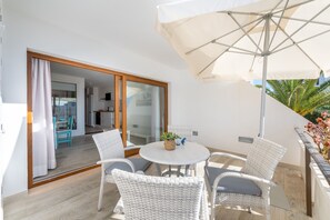 Outdoor dining - "Caballito De Mar" with Sea Views, Wi-Fi, and Air Conditioning (Tourist Tax Included) (Felanitx)