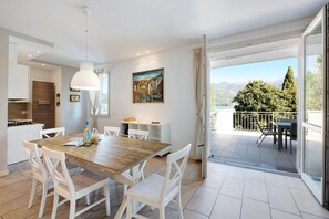 Dining - Apartment 'Gran Fausto Trilo' with Lake View, Wi-Fi and Air Conditioning (San Felice del Benaco)