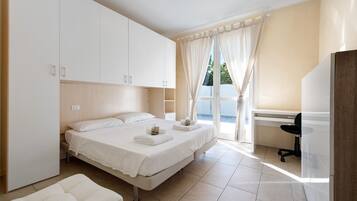 2 makuuhuonetta, silitysrauta/-lauta, ilmainen Wi-Fi, vuodevaatteet