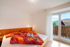 1 bedroom, free WiFi, bed sheets - Holiday Apartment "Mosttragerhof 2" with Mountain View, Shared Pool & Wi-Fi (Scena)