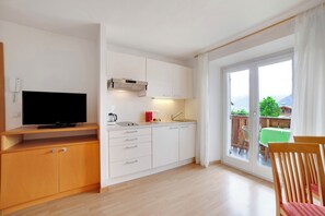 TV - Holiday Apartment "Mosttragerhof Appartment Large" with Mountain View, Shared Pool & Wi-Fi (Scena)
