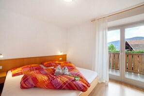 2 bedrooms, free WiFi, bed sheets - Holiday Apartment "Mosttragerhof Appartment Large" with Mountain View, Shared Pool & Wi-Fi (Scena)