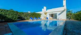 Villa Bonsal, Prime location by luxury golf course