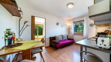 TV, tavolo da ping pong