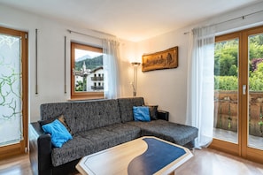 Télévision, table de tennis de table