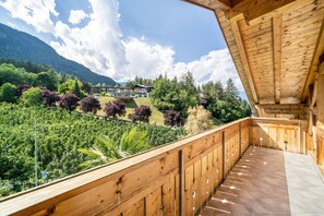 Property grounds - Apartment "Ferienhof Turmwirt Pink Leidy" with Mountain View, Shared Pool & Wi-Fi (Lana)